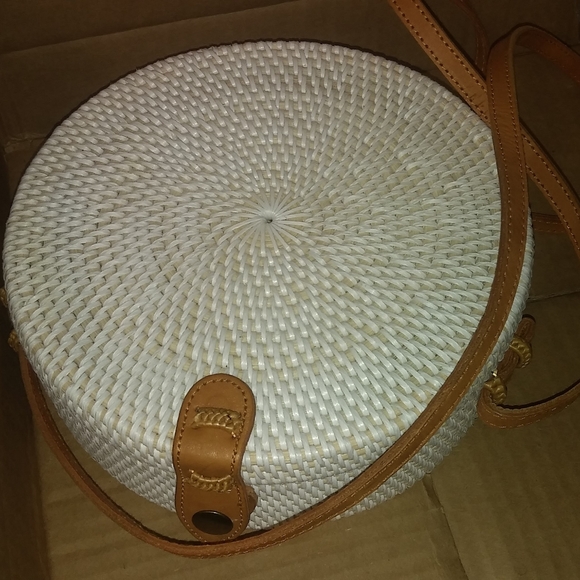 Round Rattan Purse - White - Picture 2 of 5